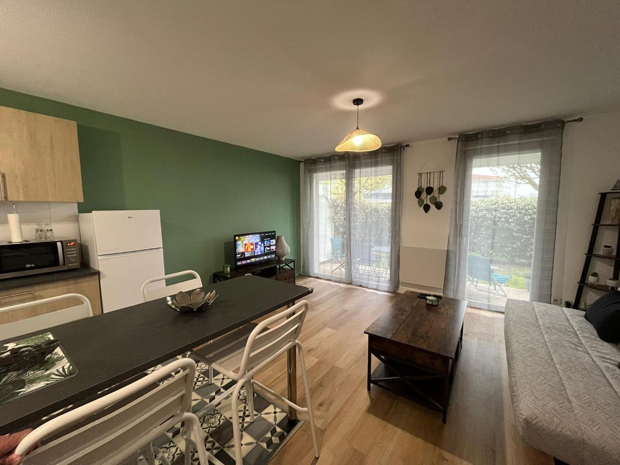 Appartement Avec Jardin A Rochefort Экстерьер фото